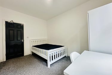 2 bed flat, Park Road, Lenton, Nottingham, NG71JG - Image 2